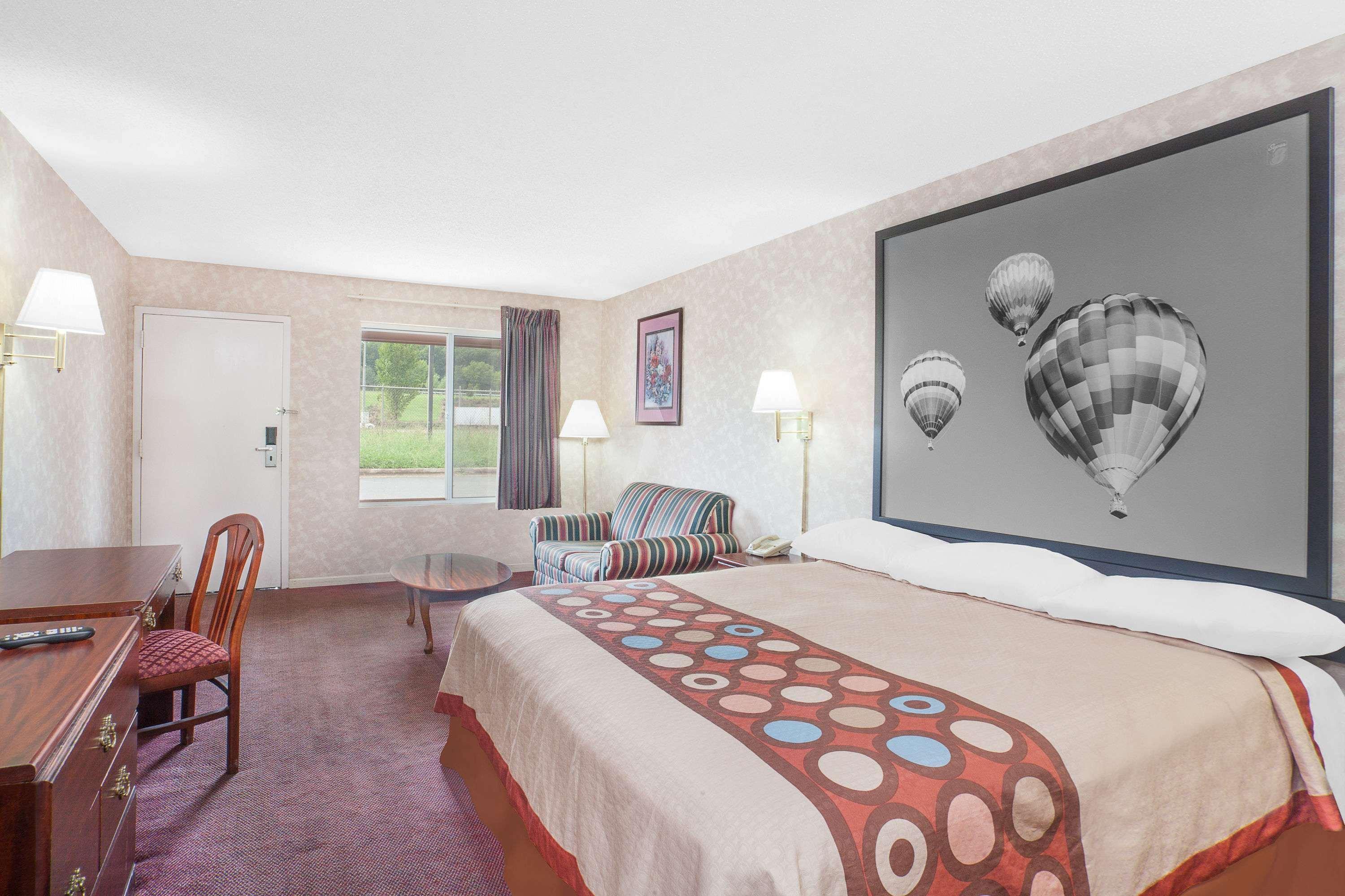Super 8 By Wyndham Decatur Priceville Exterior photo