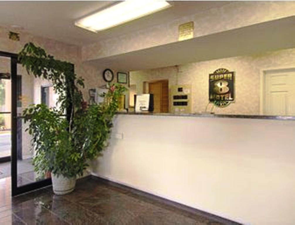 Super 8 By Wyndham Decatur Priceville Interior photo